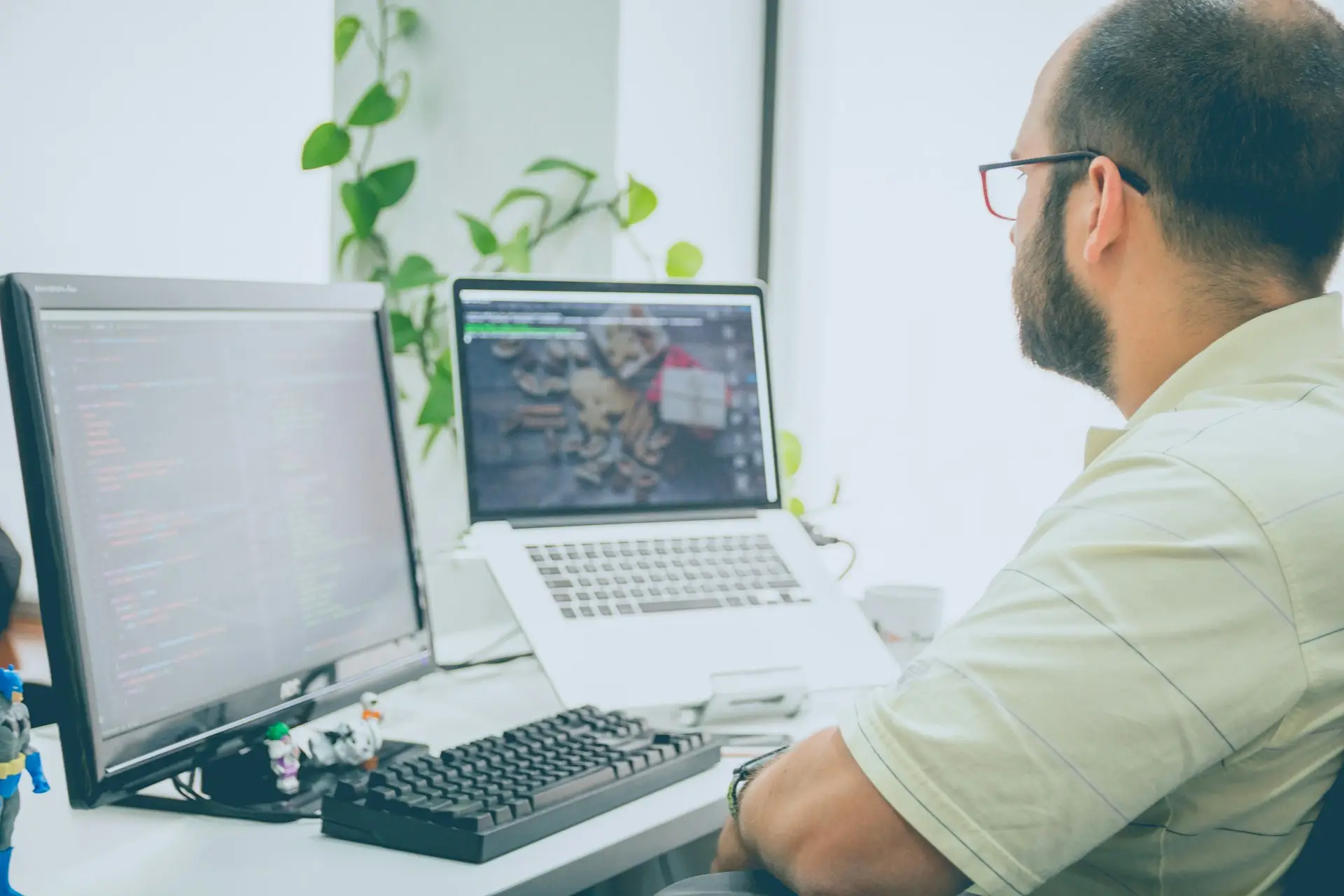 position assise au bureau